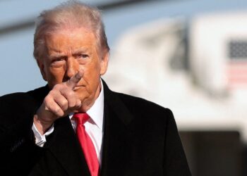 Iranas krizėje, jau fiksuojama 2000 aukų: Trumpas ragina šturmuoti valdžios rūmus ir žada skubią pagalbą