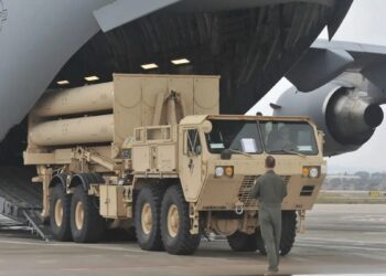 Iranas išbando JAV pasiekiantį monstrą: įtūžęs Trumpas skubiai plukdo tūkstančius tonų ginklų