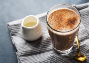 Įsidėkite šį paprastą ingredientą į rytinę kavą ir visai dienai užsikraukite baltymų