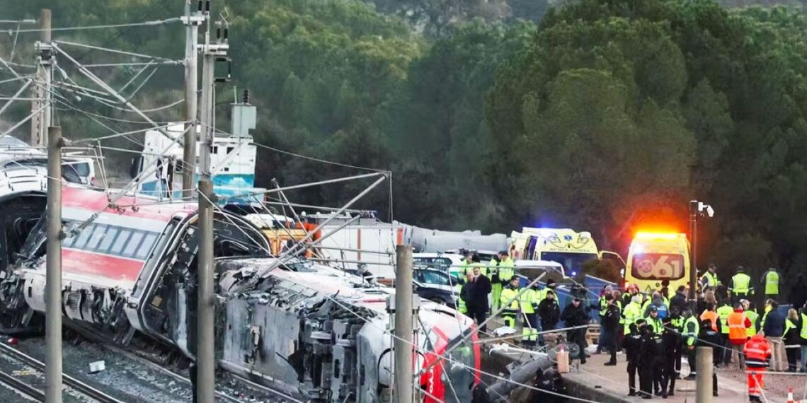 Ispanija sukrėsta: po siaubingos traukinio katastrofos paskelbtas trijų dienų gedulas visai šaliai
