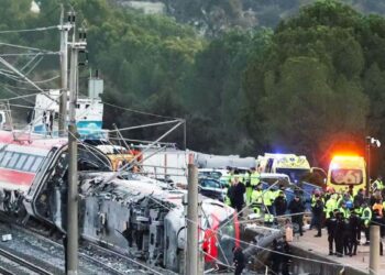 Ispanija sukrėsta: po siaubingos traukinio katastrofos paskelbtas trijų dienų gedulas visai šaliai