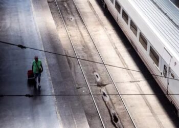 Ispanijos traukiniuose – CHAOSAS: po šiurpių avarijų geležinkelininkai streikuoja