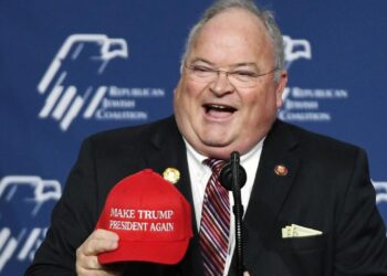 JAV būsimo ambasadoriaus „pokštas“ Islandijai įžiebė diplomatinį skandalą: ar santykiai braška?