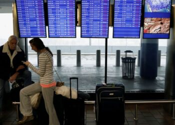 JAV chaosas: milžiniška pūga paralyžiavo šalį – atšaukta per 8 tūkst. skrydžių, oro uostai stabdo veiklą