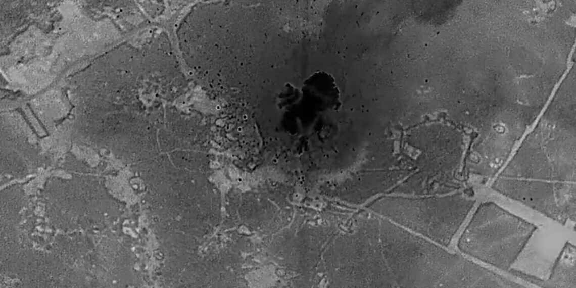 JAV pradėjo naktinę „Hawkeye Strike“ ataką Sirijoje: atskleista, kas slepiasi už smūgių