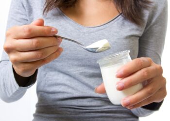 Kas nutiks tavo žarnynui, jei kasdien valgysi jogurtą: gydytojai perspėja apie netikėtumus