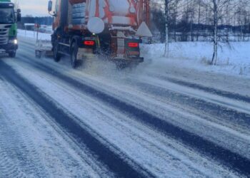 Kelininkai įspėja: šiose Lietuvos vietose darbai tęsis ir toliau – vairuotojų laukia spąstai