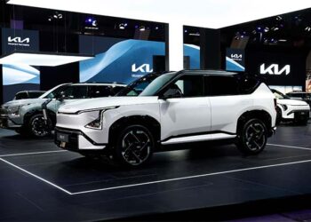 Kia Briuselyje smogia naujomis bombomis: pristatyti elektriniai EV3 GT, EV4 GT ir EV5 GT modeliai