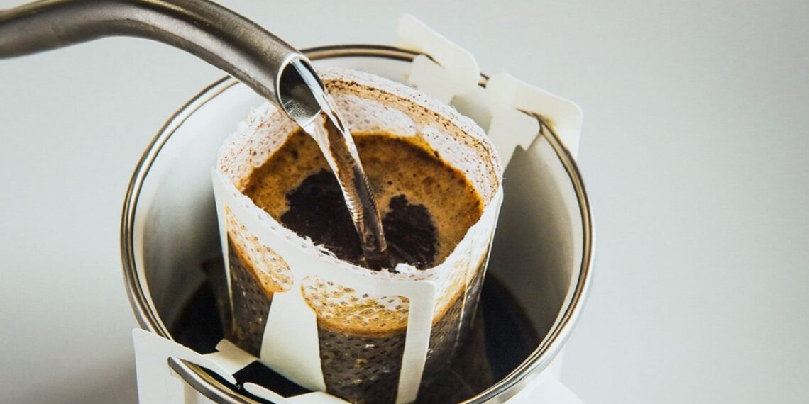 Kiek kartų galima užplikyti tą pačią dripo kavą? Ekspertai perspėja dėl pavojingos klaidos