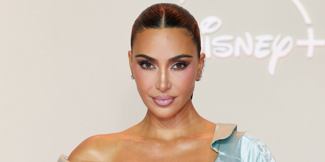 Kim Kardashian žiemos apranga šokiravo gerbėjus: drąsius jos drabužius žmonės vadina visiška nesąmone