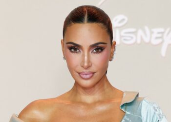 Kim Kardashian žiemos apranga šokiravo gerbėjus: drąsius jos drabužius žmonės vadina visiška nesąmone