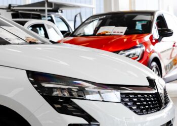 Kinai sudavė smūgį: nauji automobiliai pigs iki 7 proc. – laikas pirkti jau 2026 m.?