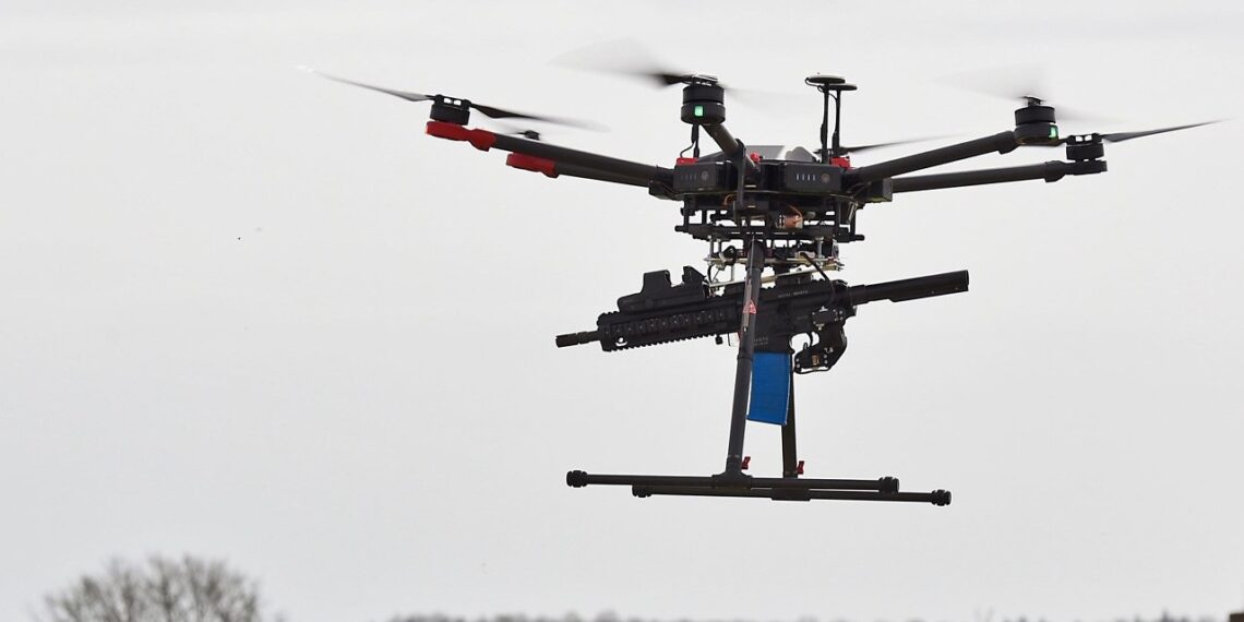 Kinija šokiravo pasaulį: naujas dronas su automatiniu šautuvu šaudo tiksliau už karius