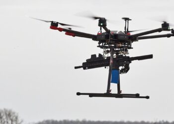 Kinija šokiravo pasaulį: naujas dronas su automatiniu šautuvu šaudo tiksliau už karius