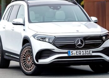 Kinijoje nauji BMW, Mercedes ir Skoda šluote šluojami už pusę kainos – kas nutiko Europai?