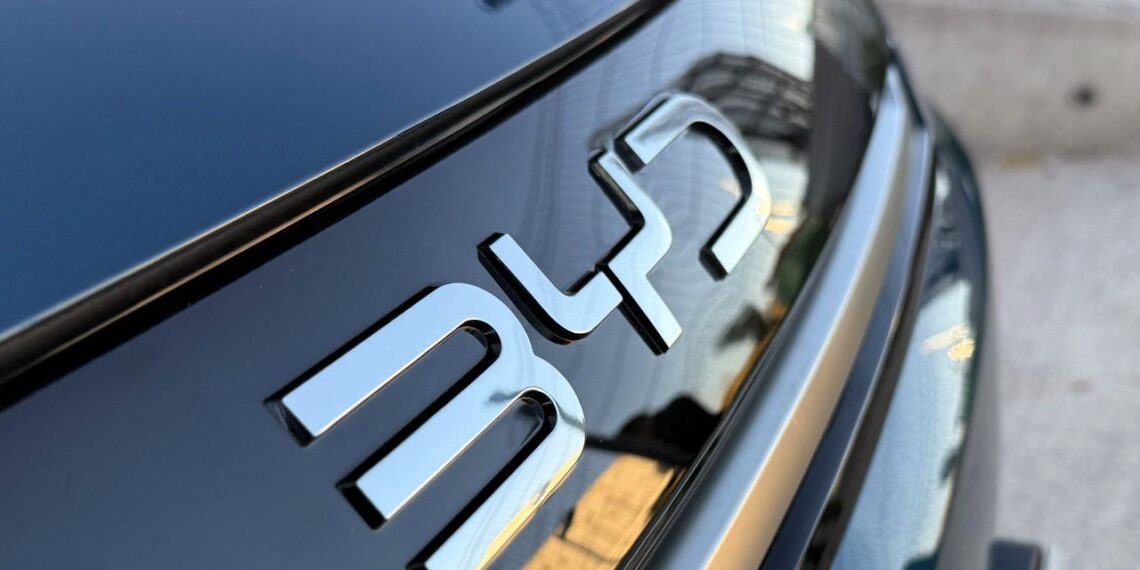 Kinų milžinas BYD smogia iš peties: naujos PHEV hibridės žada net 210 km tik elektra