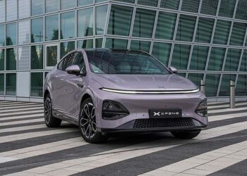 Kinus drebinantis XPENG šturmuoja Europos rinką: 2026‑aisiais užtvindys kelius naujais elektromobiliais