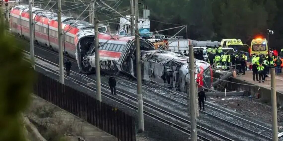 Kruvinas traukinio siaubas Ispanijoje: žuvusiųjų skaičius šokiruojamai išaugo iki 39