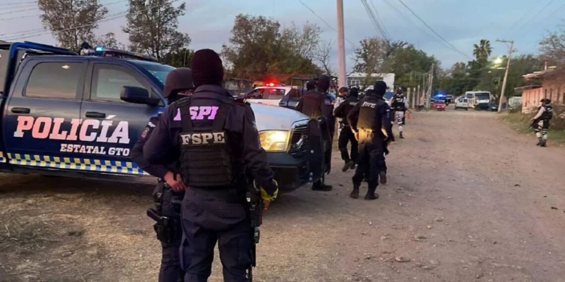 Kruvinos kulkos Meksikos futbolo aikštėje: 11 žuvusių, sunkiai sužeistas mažas vaikas