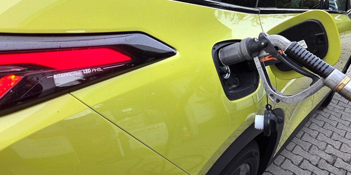 Kupujesz używane auto su dujine įranga? Meistrai perspėja: patikrink tai prieš vėlu!