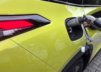 Kupujesz używane auto su dujine įranga? Meistrai perspėja: patikrink tai prieš vėlu!