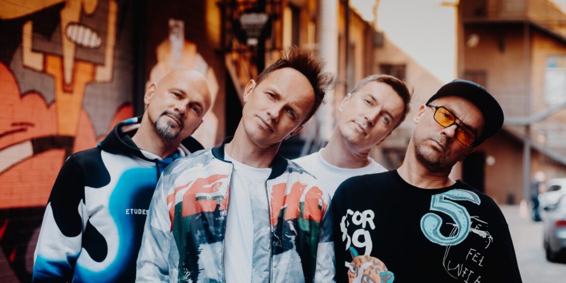 Latvių supergrupė šluoja konkurentus: rekordinis „Auksinio mikrofono“ nominacijų lietus