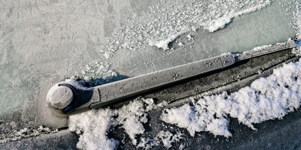 Lenkai atskleidė: šito NIEKADA nedaryk su prišalusiais valytuvais– štai vienintelis teisingas būdas