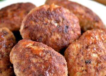 Lenkai atskleidė triuką: šaukštas šio produkto ir kotletai nebesitaško riebalais visoje virtuvėje