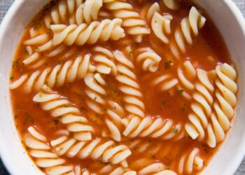 Lenkai eina iš proto dėl šios trintos sriubos: tereikia iškepti orkaitėje ir skonis pavergia