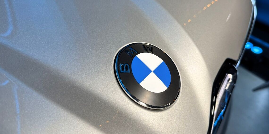 Lenkai pamišę dėl BMW – prabanga tapo numeris vienas prioritetu, elektromobilių pardavimai šoko į viršų