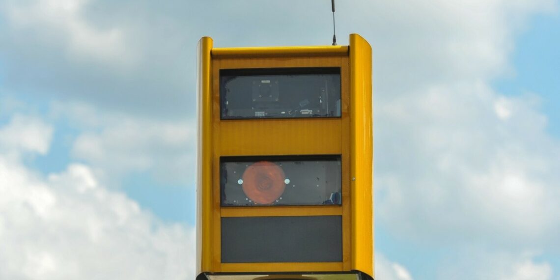 Lenkai rado skylę įstatymuose: kaip lėkti pro fotoradarą ir nelikti nubaustam?