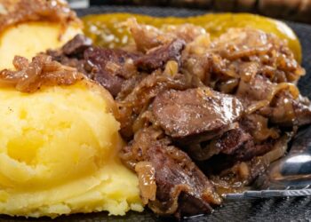 Lenkės paslaptis: šitą ingredientą ji pila ant kepenėlių – uošvienė nesupranta, kaip tai veikia