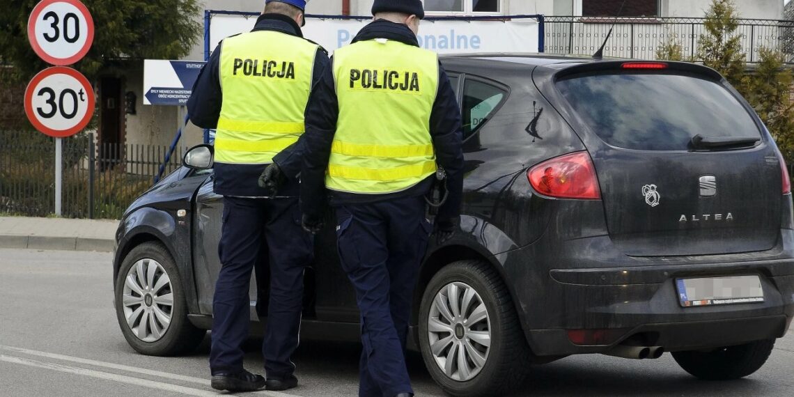 Lenkijoje – kosminės baudos vairuotojams: net 300 eurų už važiavimą per lėtai ir naujos spąstai