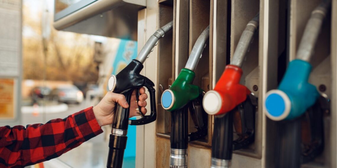 Lenkijoje po E10 – dar didesnis šokas vairuotojams: nauji degalų reikalavimai gąsdina ir lietuvius