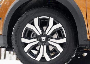 Lenkijoje verda aistros: vasarinės padangos žiemą – mirtina grėsmė ar būtinas draudimas?