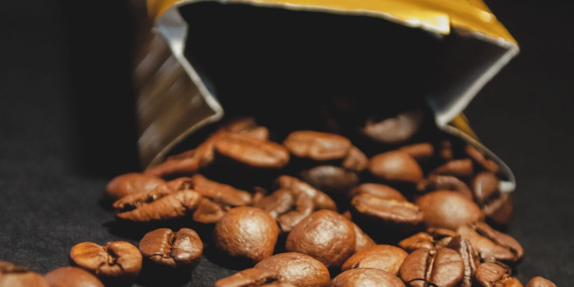 Lenkijos rinką užtvindė kavos klastotės: sužinokite, kokias šiurpinančias priemaišas geriate