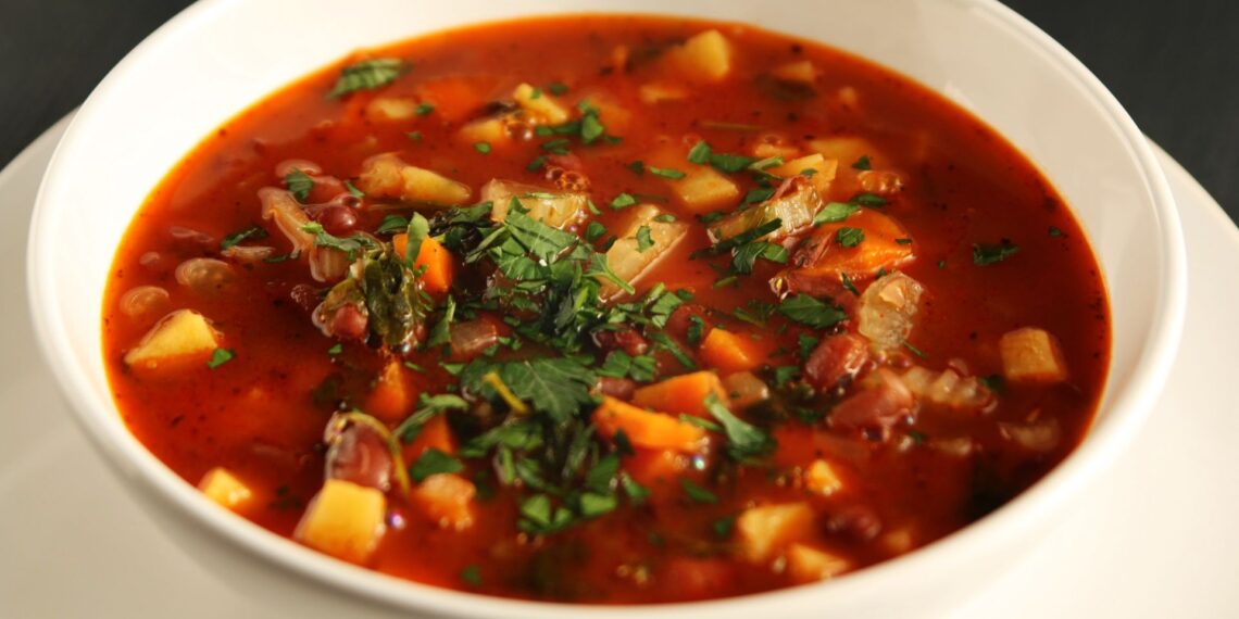 Lenkų virėjos triukas: į kiekvieną sriubą deda 2 šiuos ingredientus – pamiršo maggi ir kubelius