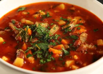 Lenkų virėjos triukas: į kiekvieną sriubą deda 2 šiuos ingredientus – pamiršo maggi ir kubelius