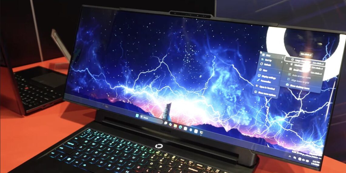 Lenovo pristatė pirmą tokį pasaulyje: naujas nešiojamas kompiuteris akimirksniu keičia ekrano dydį