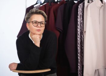 Lėtesnė mada užvaldė lietuves: naujoji „Utenos trikotažo“ linija keičia kasdienius ritualus