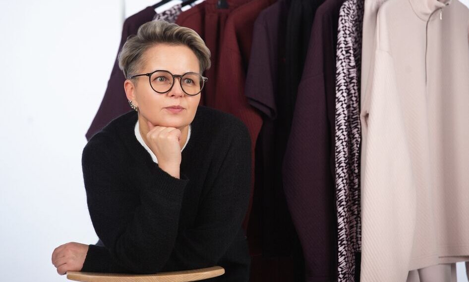 Lėtesnė mada užvaldė lietuves: naujoji „Utenos trikotažo“ linija keičia kasdienius ritualus