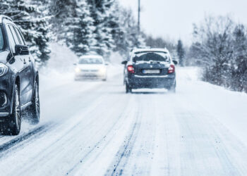 Lietuvą sukaustęs ledas ir pūga pavertė kelius chaosu: paaiškėjo, kas iš tiesų moka vairuoti