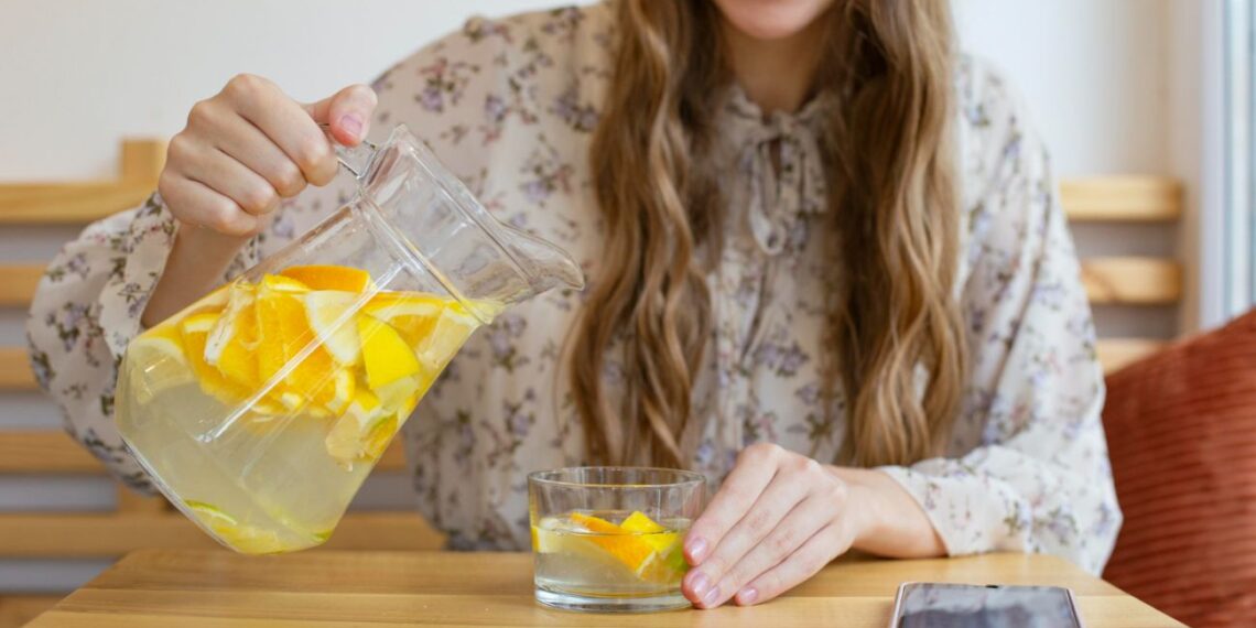 Lietuvės atrado paprastą gėrimą nuo pilvo pūtimo: gydytojai nustėro pamatę efektą