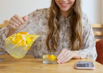 Lietuvės atrado paprastą gėrimą nuo pilvo pūtimo: gydytojai nustėro pamatę efektą