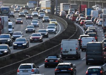 Lietuviai šokiruoti: „laisvas“ greitis Vokietijos autobanuose gali kainuoti tūkstančius eurų