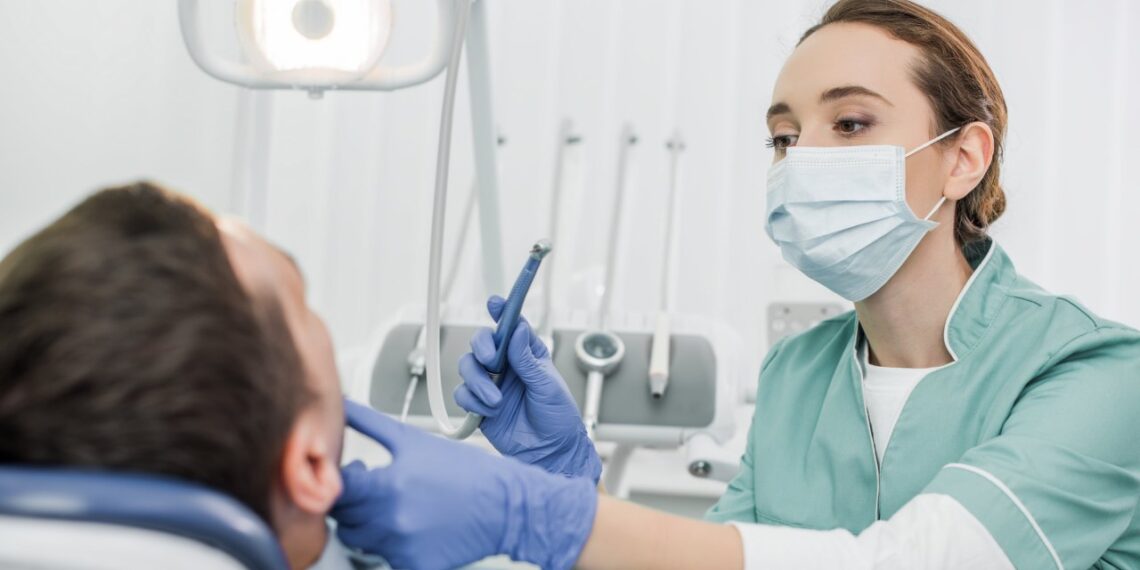 Lietuvių ir britų gydytojai nustebo: dantų kanalų gydymas staiga siejamas su mažesniu cukrumi