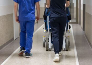 Lietuvoje moteriai per klaidą operavo sveiką kelį: šokiruojantis teismo sprendimas ir 10 tūkst. €