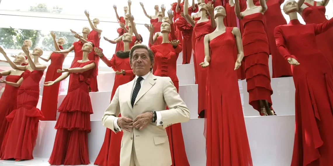 Mados pasaulį sukrėtė netektis: paskelbtos naujos detalės apie paskutiniojo imperatoriaus Valentino mirtį