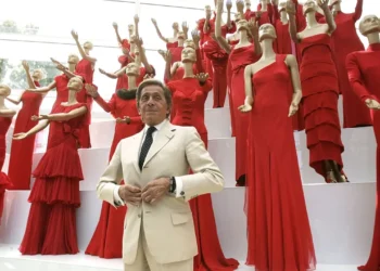 Mados pasaulį sukrėtė netektis: paskelbtos naujos detalės apie paskutiniojo imperatoriaus Valentino mirtį