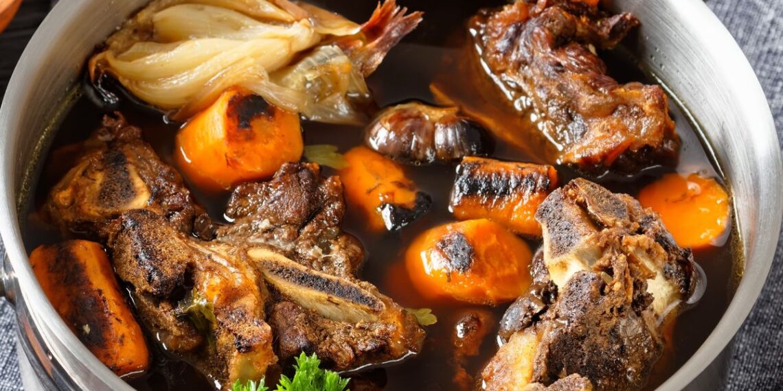 Magda Gessler atskleidė, iš kokios mėsos verdui sultinį – skonis toks, kad pirštus laižysite